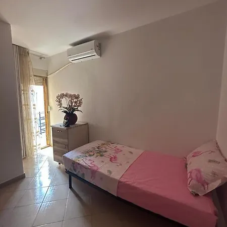 Golem Seabreeze: Charming By The Apartament *